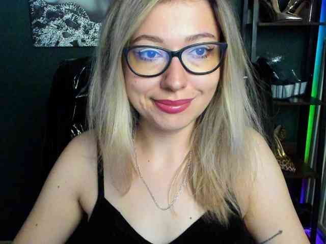 xxHeidiLove webcam