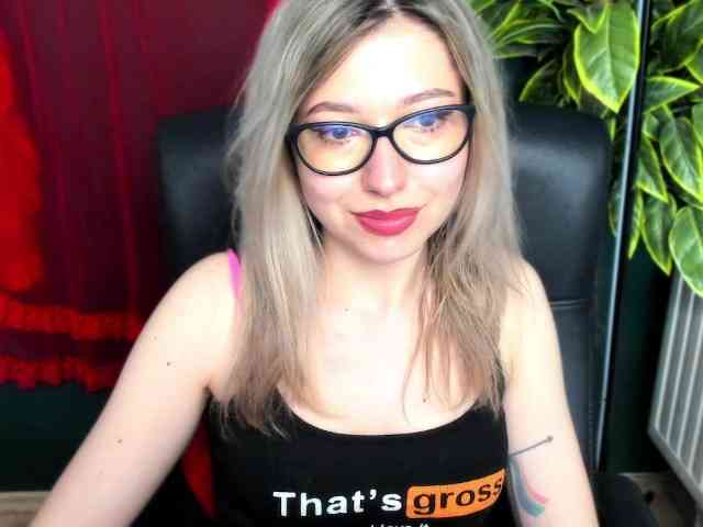 xxHeidiLove webcam
