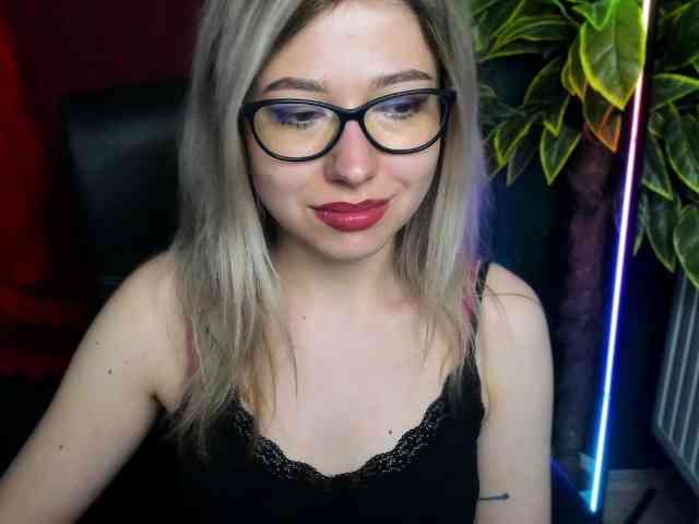 xxHeidiLove webcam