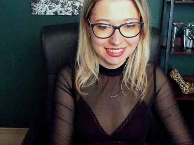xxHeidiLove webcam