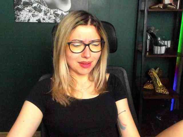 xxHeidiLove webcam