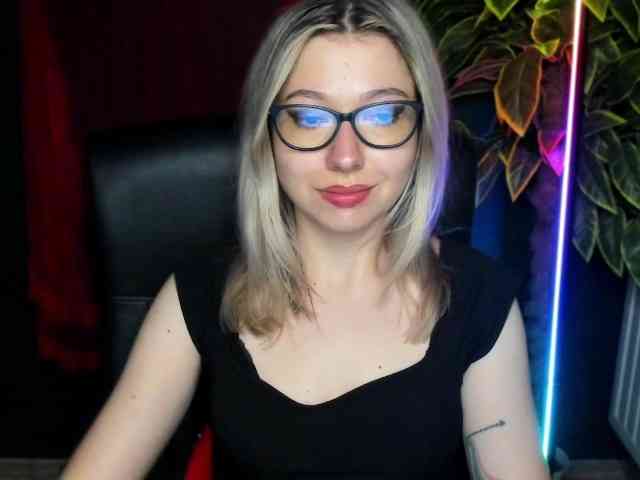 xxHeidiLove webcam