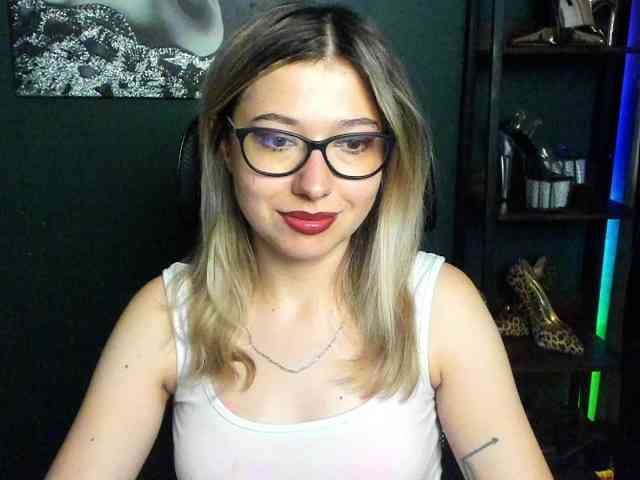 xxHeidiLove webcam