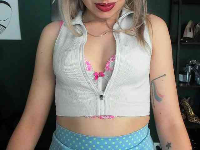 xxHeidiLove webcam