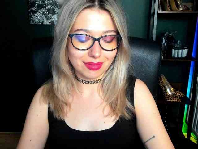 xxHeidiLove webcam