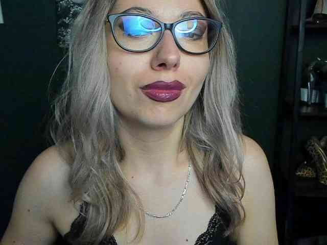 xxHeidiLove webcam