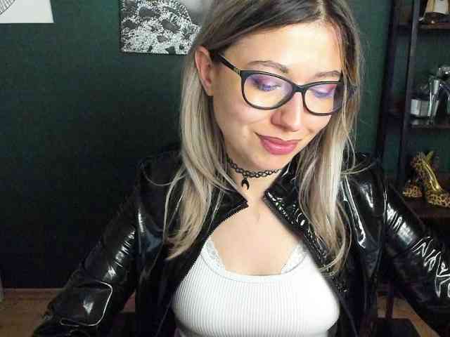 xxHeidiLove webcam