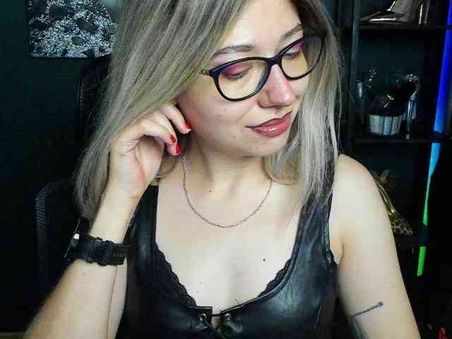 Model: xxHeidiLove