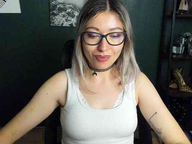 xxHeidiLove webcam