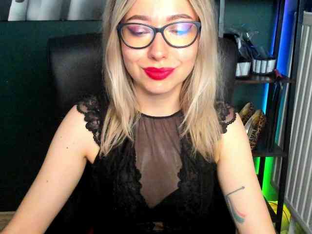 xxHeidiLove webcam