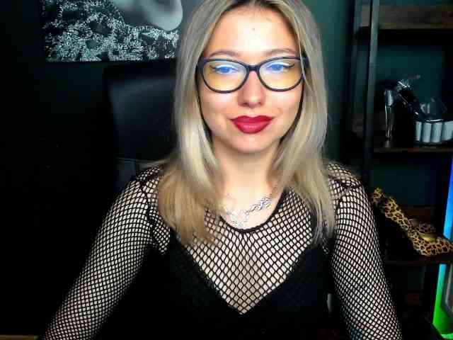 xxHeidiLove webcam