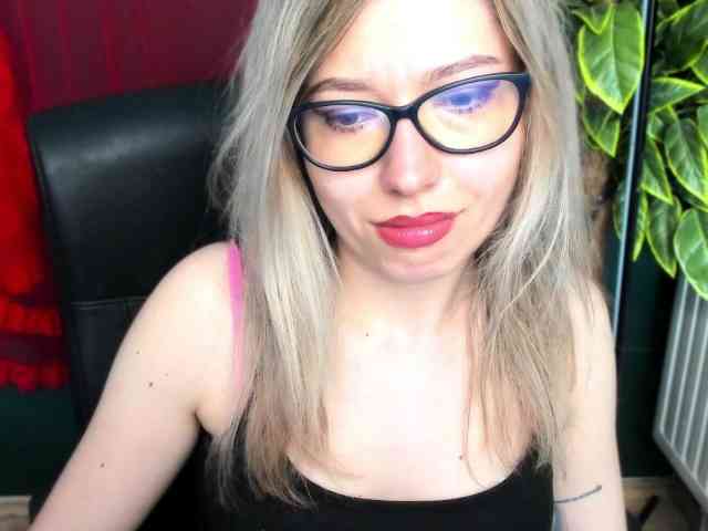 xxHeidiLove webcam