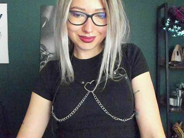 xxHeidiLove webcam