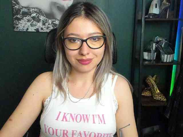 xxHeidiLove webcam