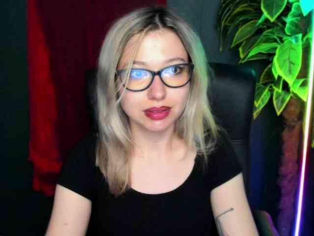 xxHeidiLove webcam