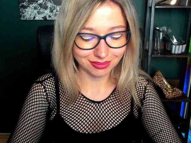 xxHeidiLove webcam