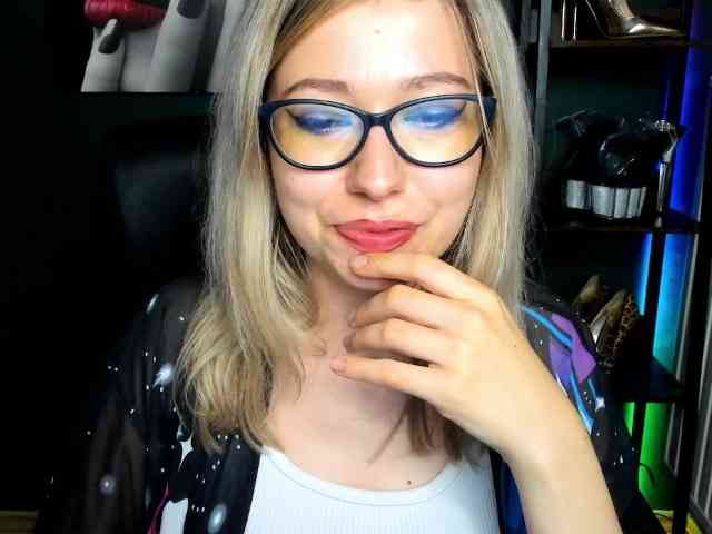 xxHeidiLove webcam