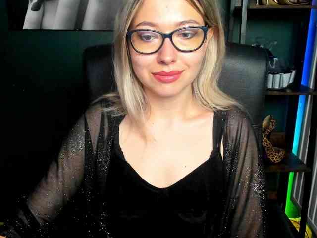 xxHeidiLove webcam