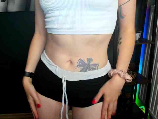 xxHeidiLove webcam