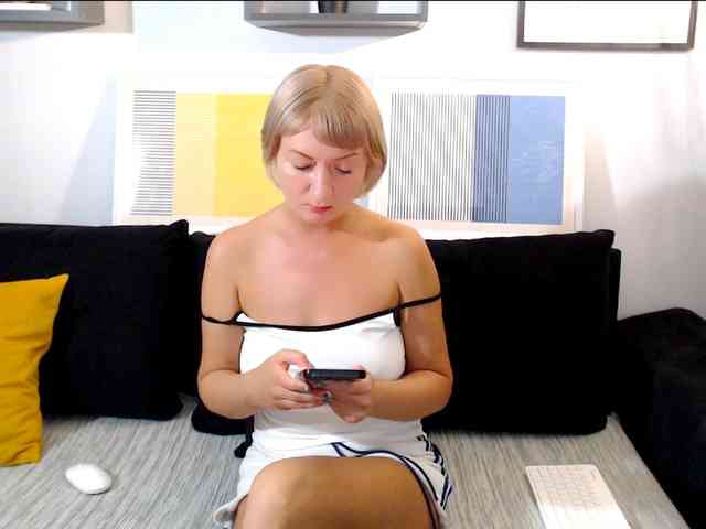 laraloveblis1 webcam