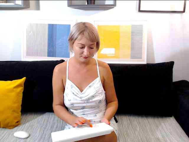 laraloveblis1 webcam