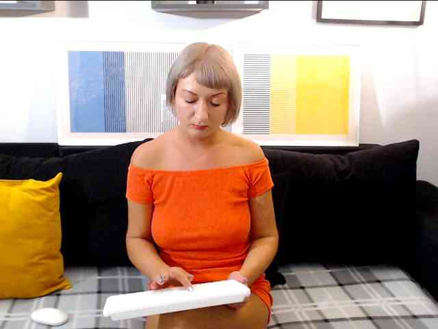 laraloveblis1 webcam
