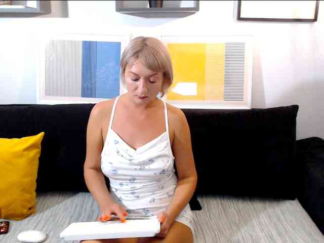 laraloveblis1 webcam