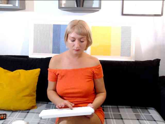 laraloveblis1 webcam