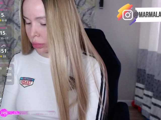 Foxymoxy19 live cam on BongaCams
