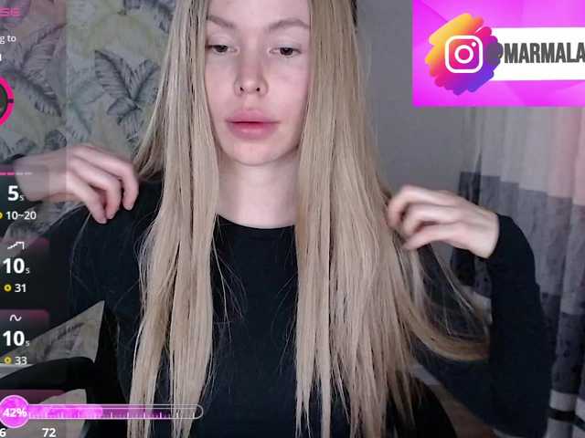 Foxymoxy19 live cam on BongaCams