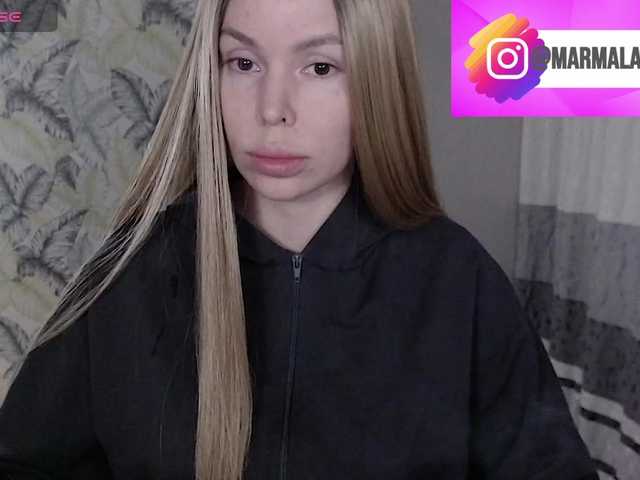 Foxymoxy19's BongaCams show and profile