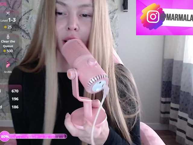 Foxymoxy19's BongaCams show and profile