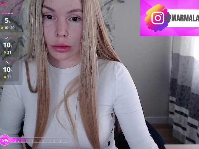 Foxymoxy19's BongaCams show and profile