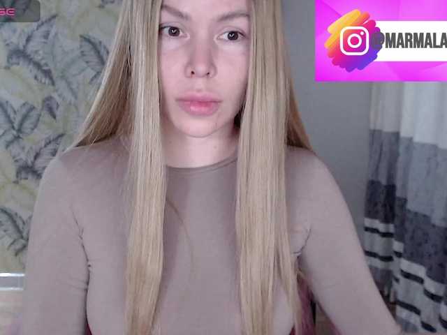 Foxymoxy19 live cam on BongaCams