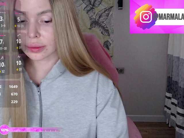 Foxymoxy19's BongaCams show and profile