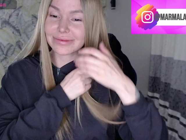 Foxymoxy19's BongaCams show and profile