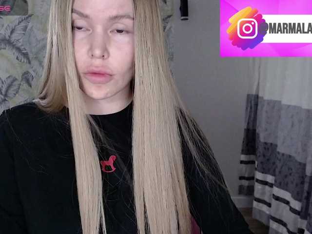 Foxymoxy19 live cam on BongaCams