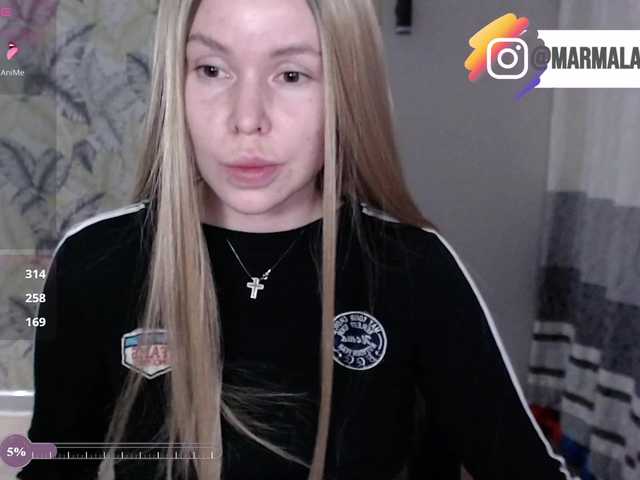 Foxymoxy19 live cam on BongaCams