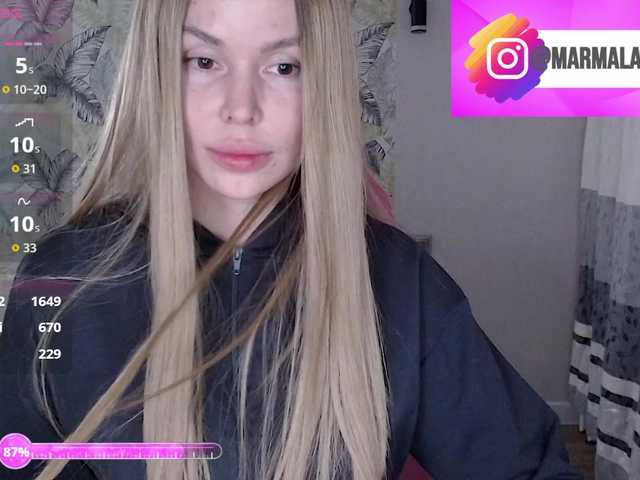 Foxymoxy19's BongaCams show and profile