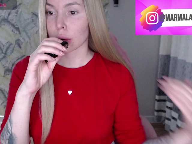 Foxymoxy19's BongaCams show and profile