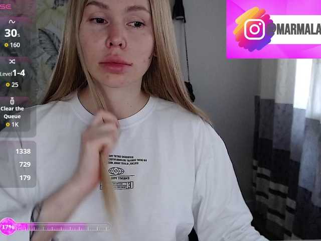 Foxymoxy19 live cam on BongaCams