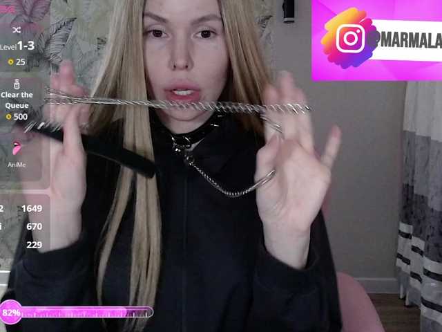 Foxymoxy19's BongaCams show and profile