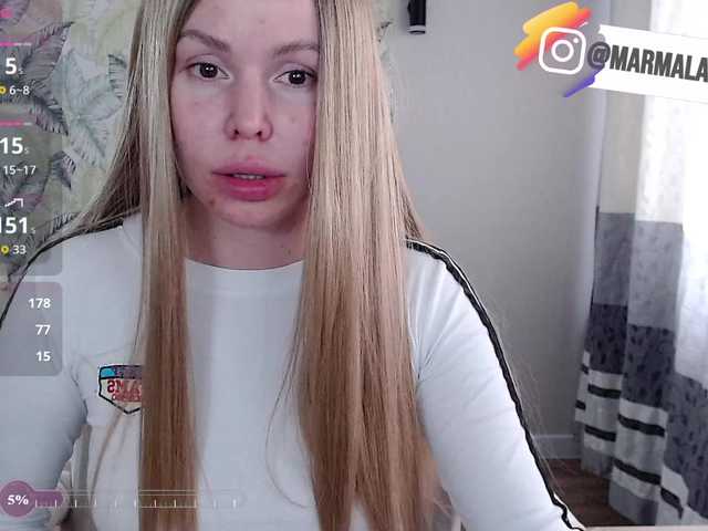 Foxymoxy19 live cam on BongaCams
