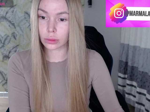 Foxymoxy19's BongaCams show and profile