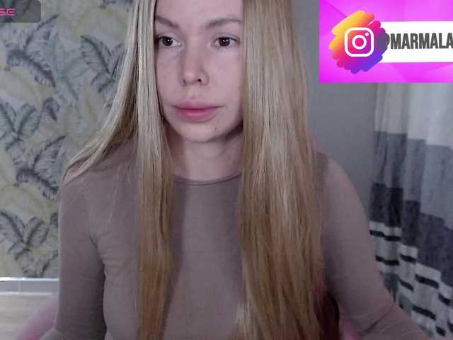 Foxymoxy19 live cam on BongaCams