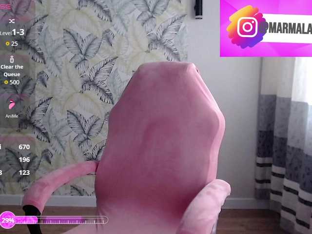 Foxymoxy19's BongaCams show and profile