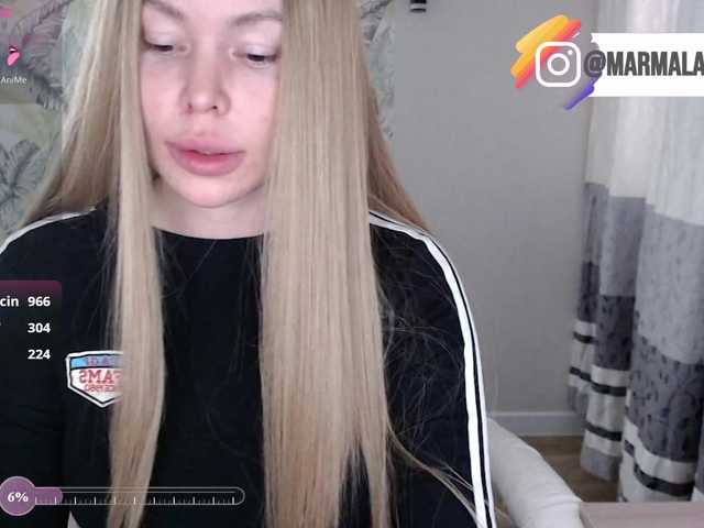 Foxymoxy19 live cam on BongaCams