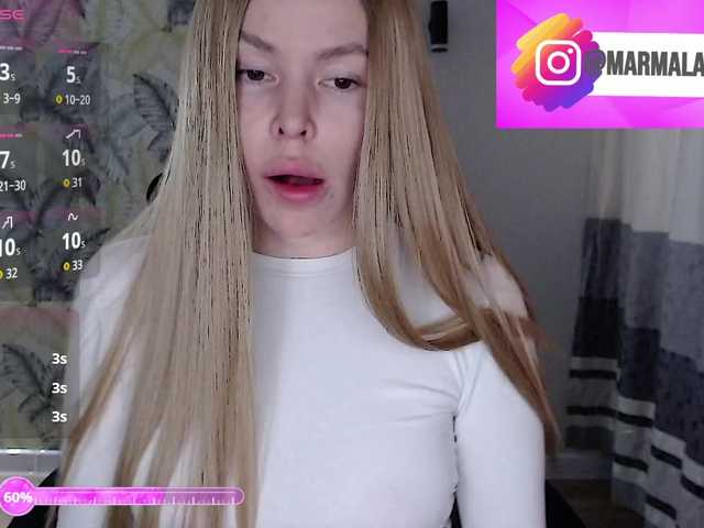 Foxymoxy19's BongaCams show and profile