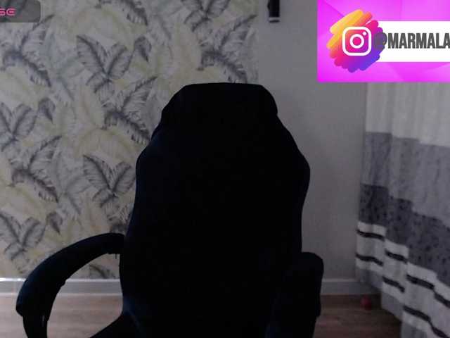 Foxymoxy19's BongaCams show and profile