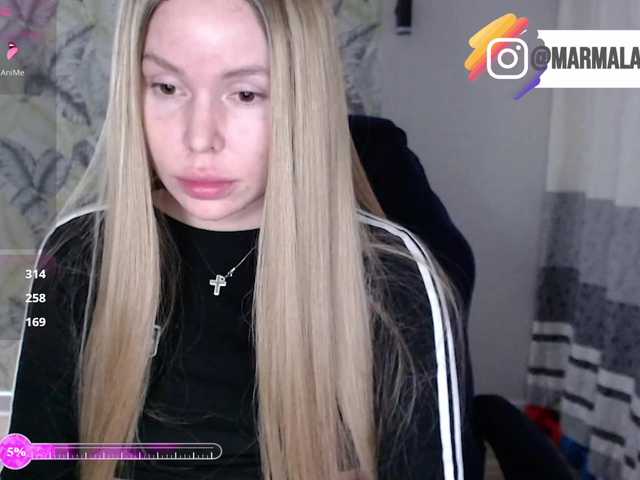 Foxymoxy19 live cam on BongaCams